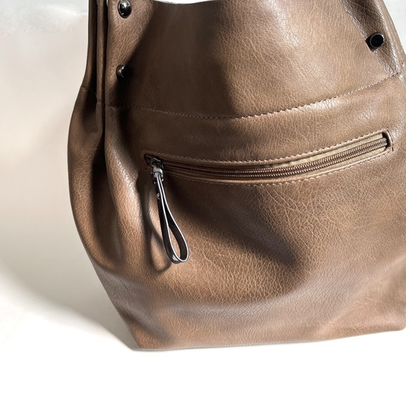 🎄. GUSSACI | Vegan Leather Shoulder Bag - Picture 4 of 8